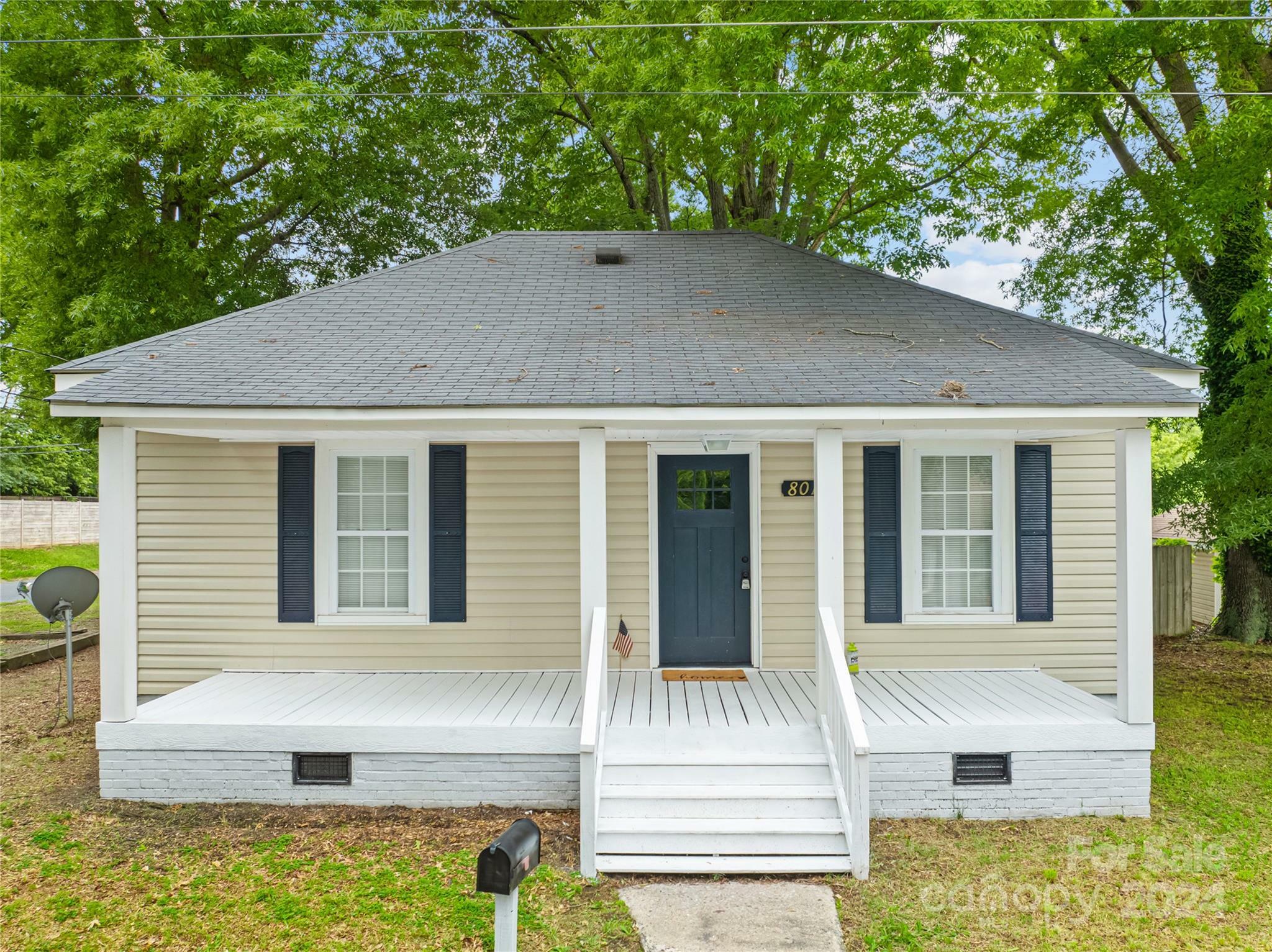 Property Photo:  801 Poplar Avenue  NC 28081 