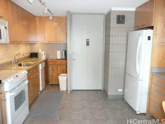 Property Photo:  1099 Ala Napunani Street 903  HI 96818 