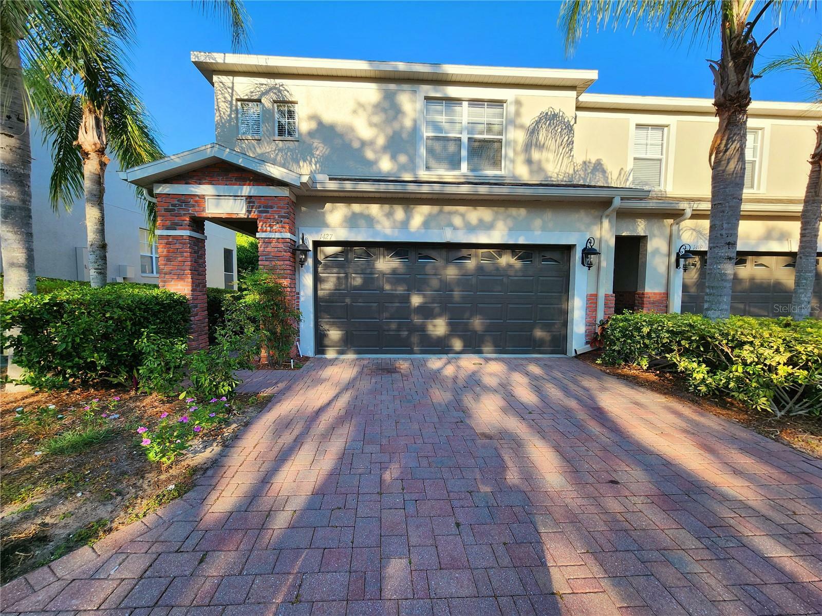 Property Photo:  1427 Hillview Lane  FL 34689 