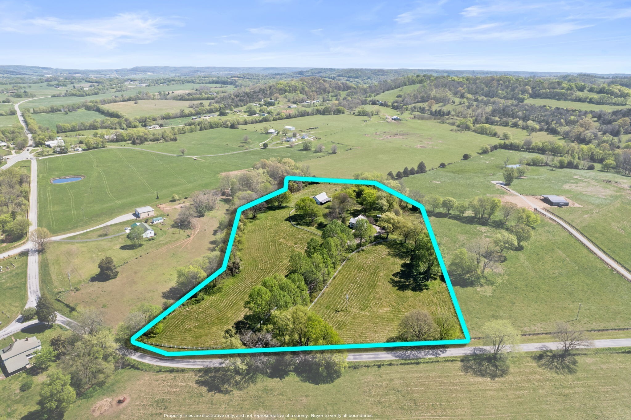 Property Photo:  3774 Blackburn Hollow Rd  TN 37047 