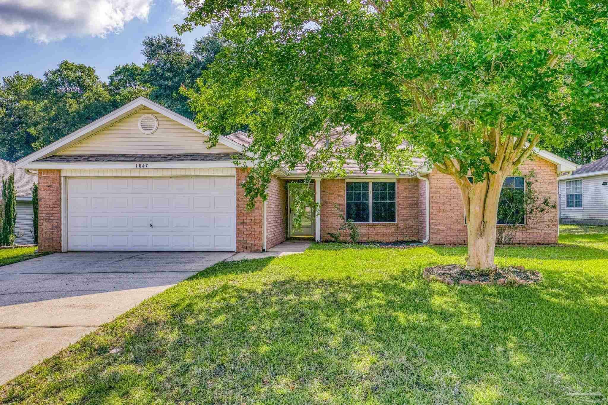 Property Photo: 1047 Brownfield Rd FL 32526