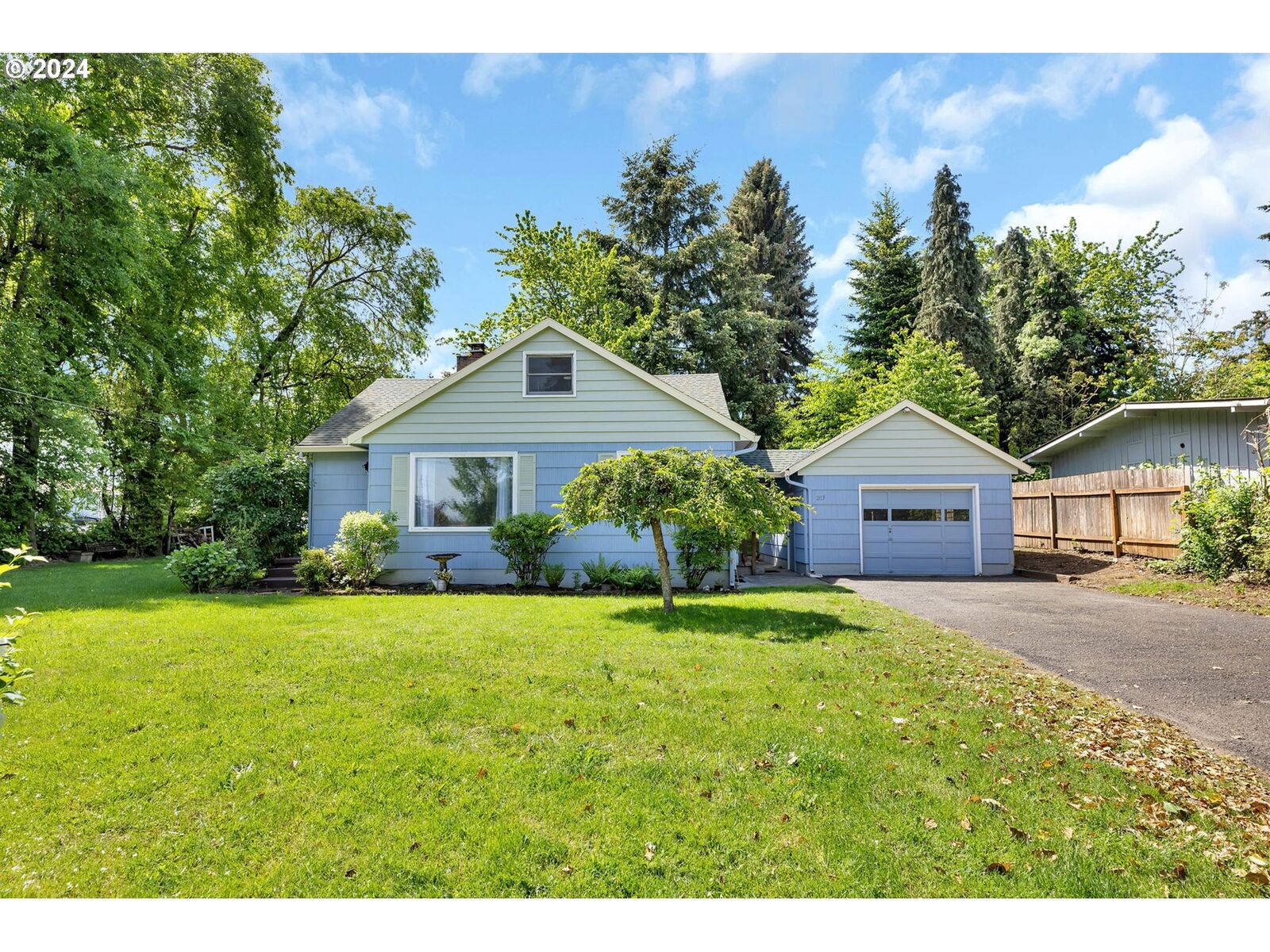 Property Photo:  203 NE 107th St  WA 98685 