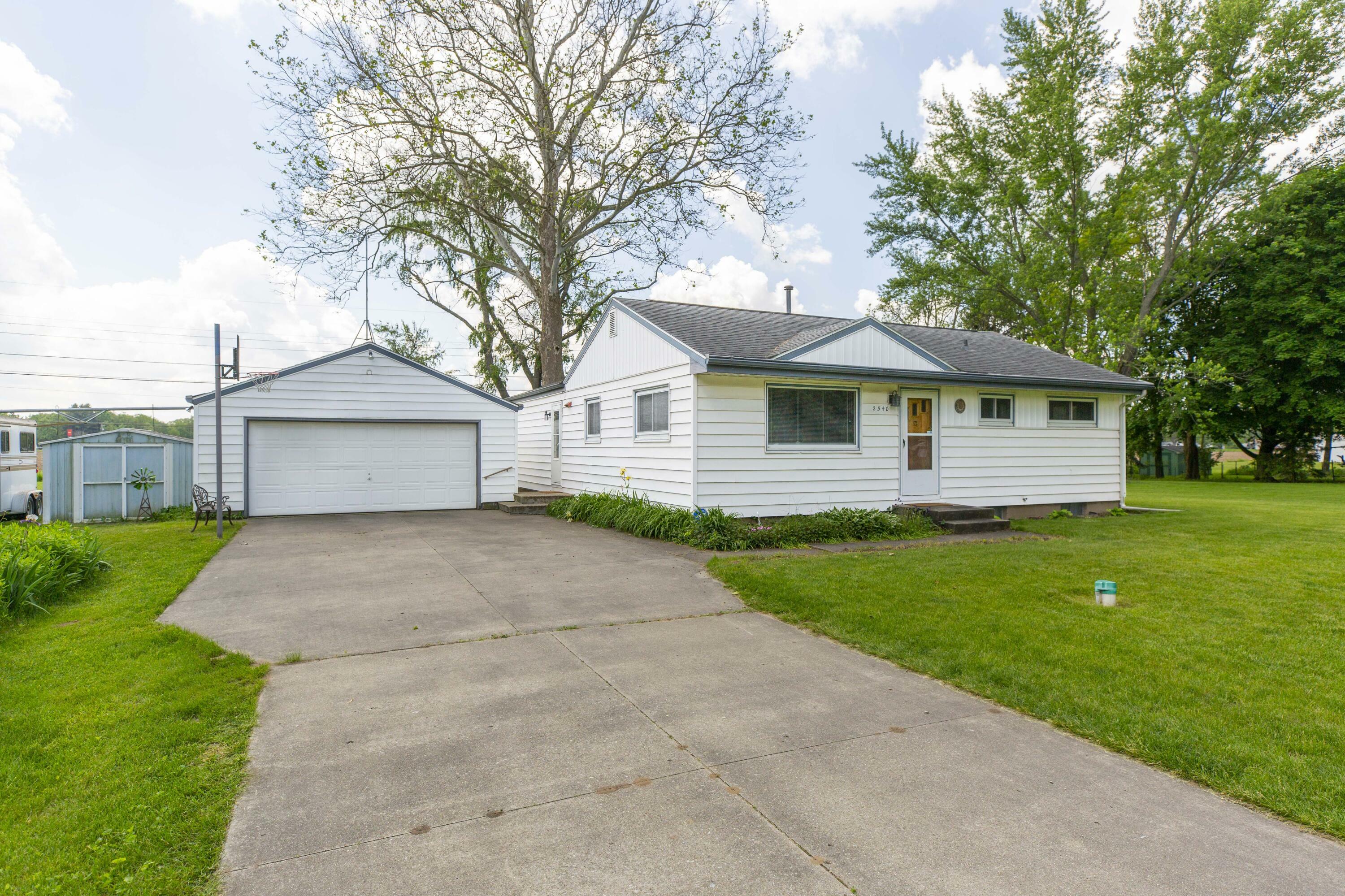 2540 Coquillard Drive  Niles MI 49120 photo