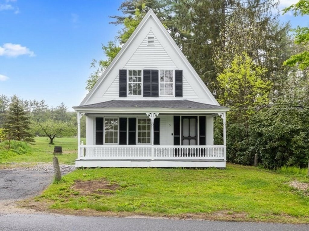 Property Photo:  5 Northeast Fitzwilliam Road  MA 01368 