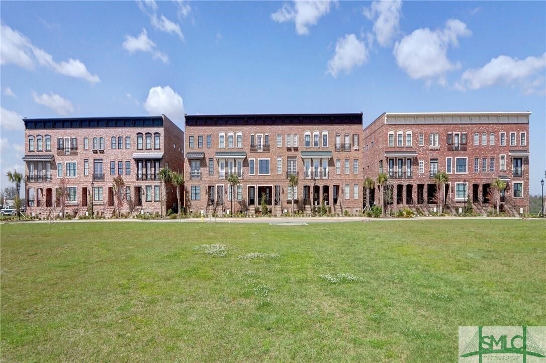 Property Photo: 404 Upper East Avenue GA 31401