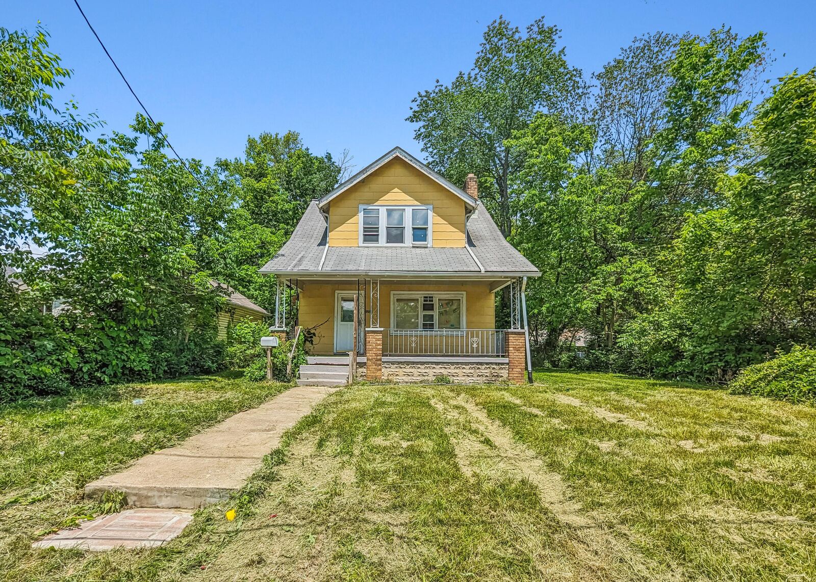 Property Photo: 2052 Fern Place OH 43211