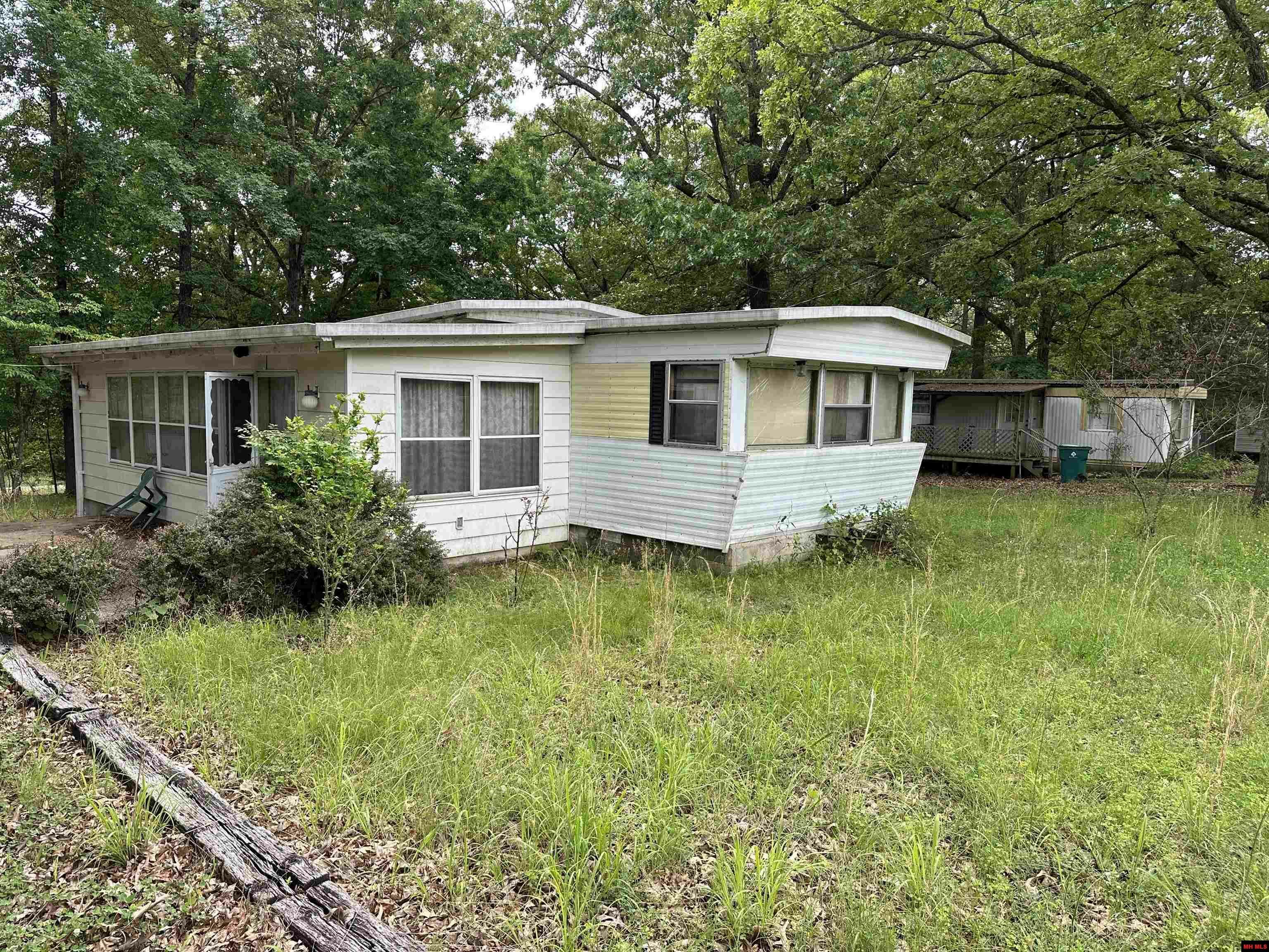 Property Photo: 105 Hickory Street AR 72619