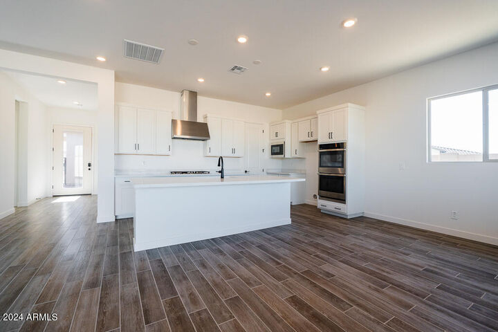 Property Photo: 3640 W Summerside Road AZ 85339