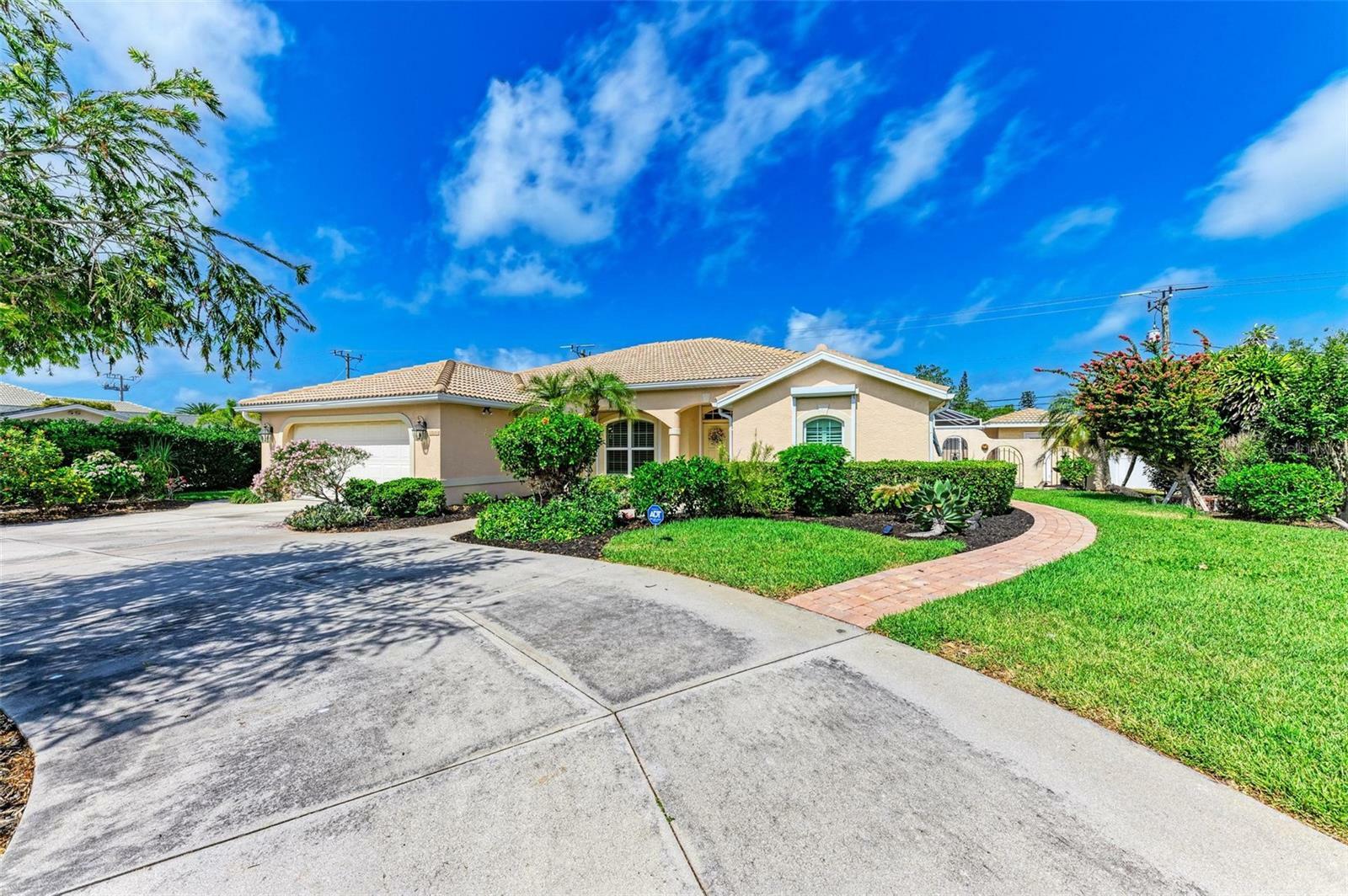 Property Photo:  624 Harbor Drive S  FL 34285 