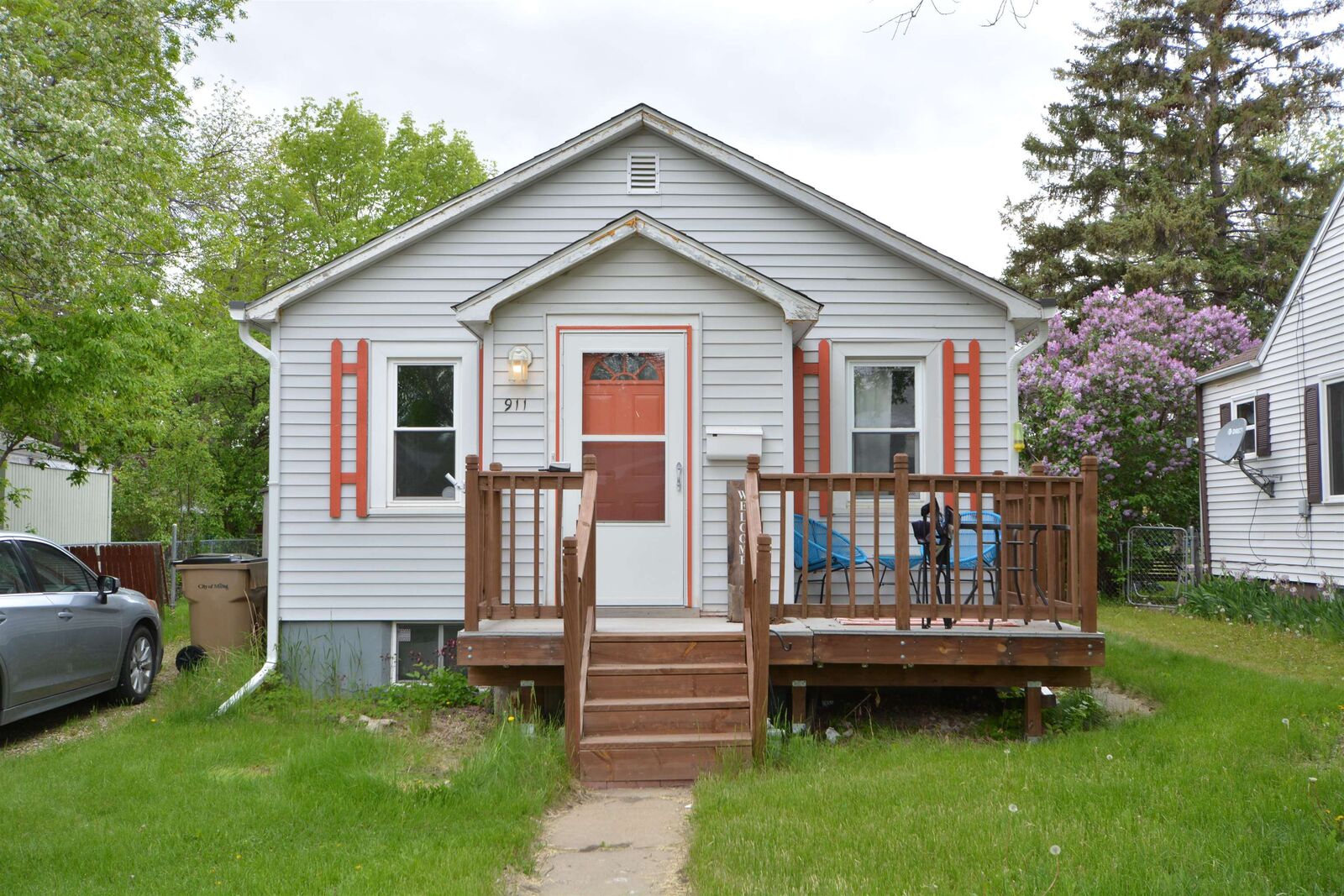 Property Photo:  911 11th St NW  ND 58703 