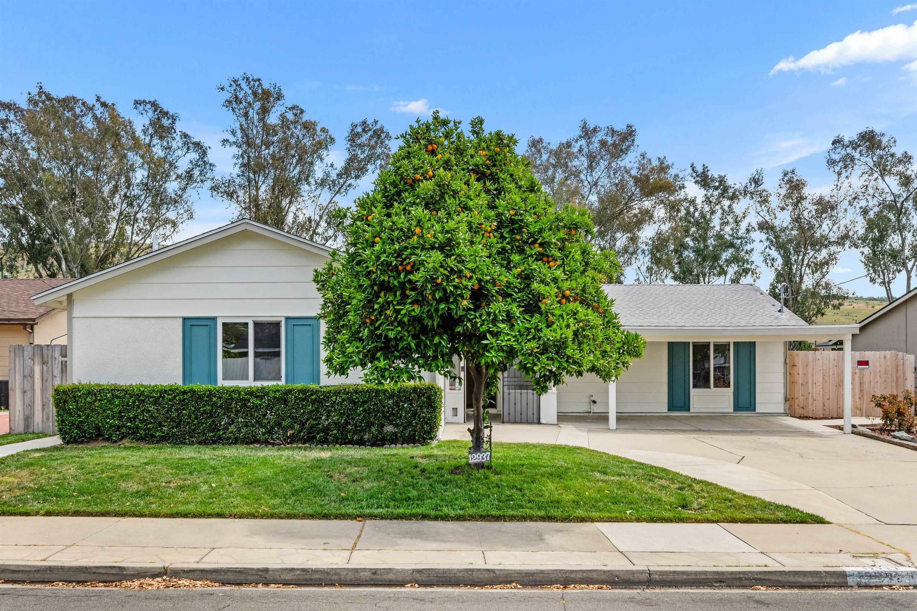 Property Photo:  12937 Oak Knoll Rd  CA 92064 