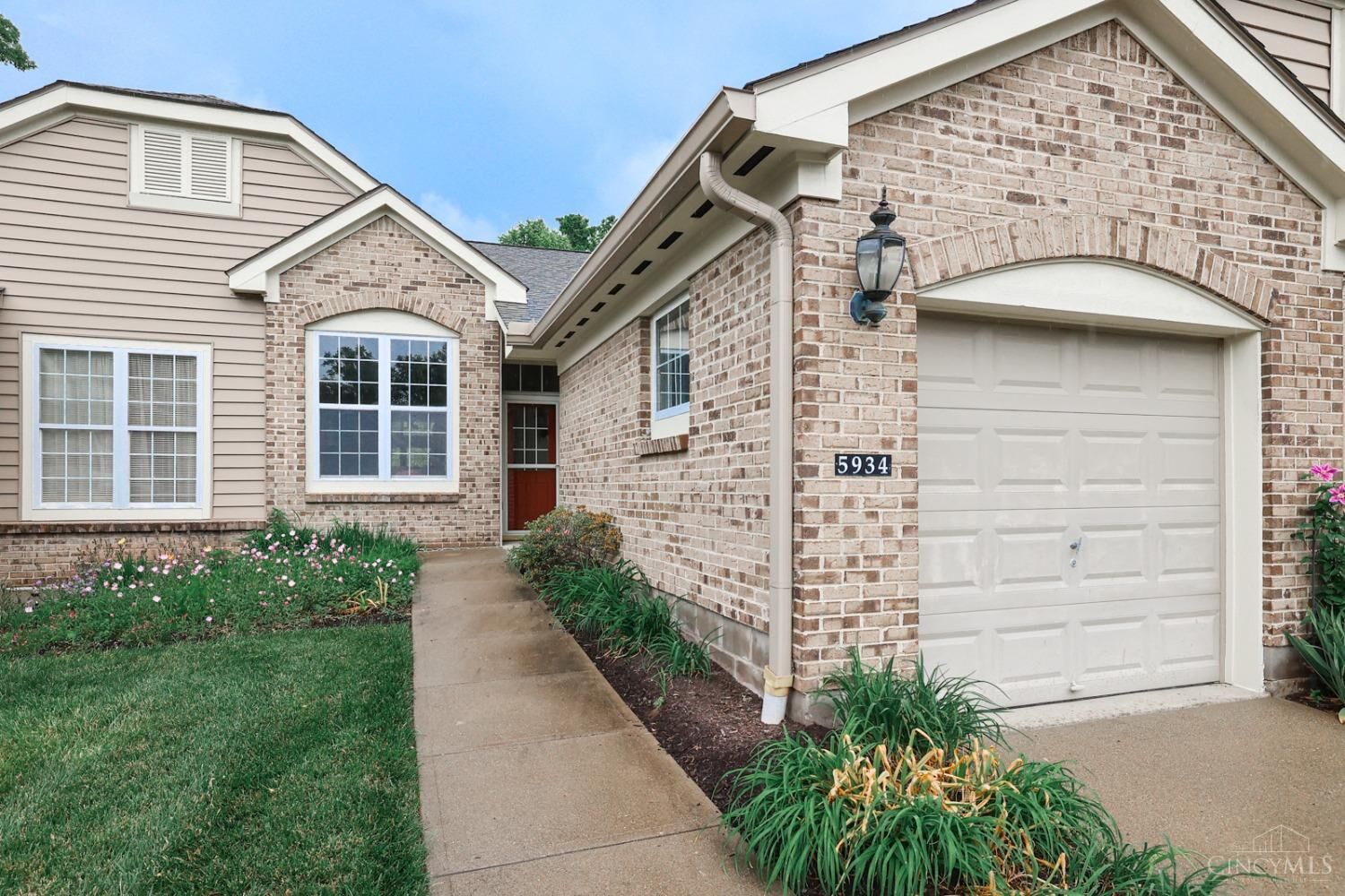 Property Photo:  5934 Castlewood Crossing  OH 45150 