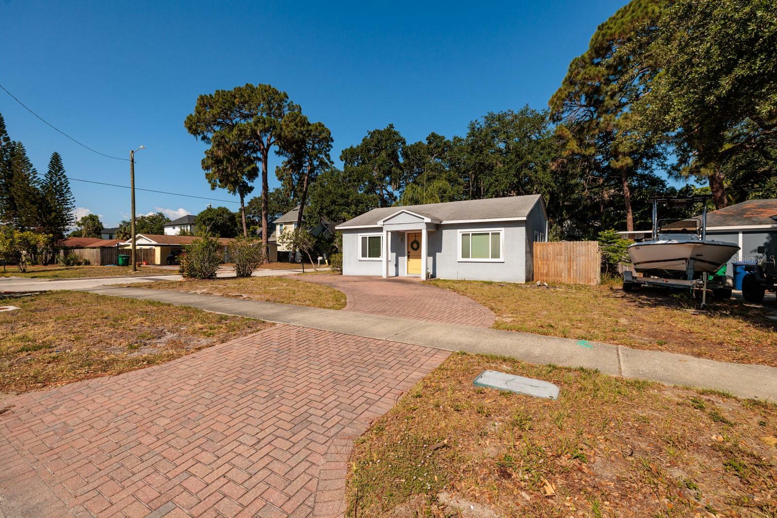 Property Photo: 4401 W Sevilla Street FL 33629