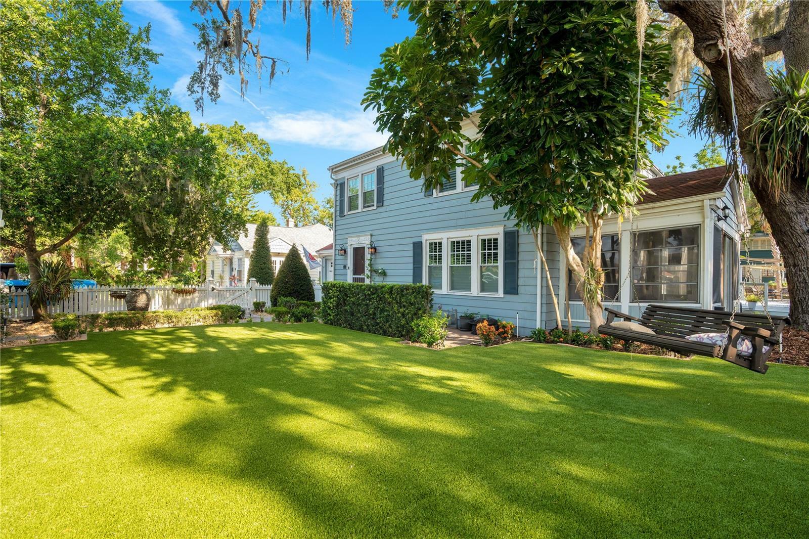 Property Photo:  809 E Ridgewood Street  FL 32803 