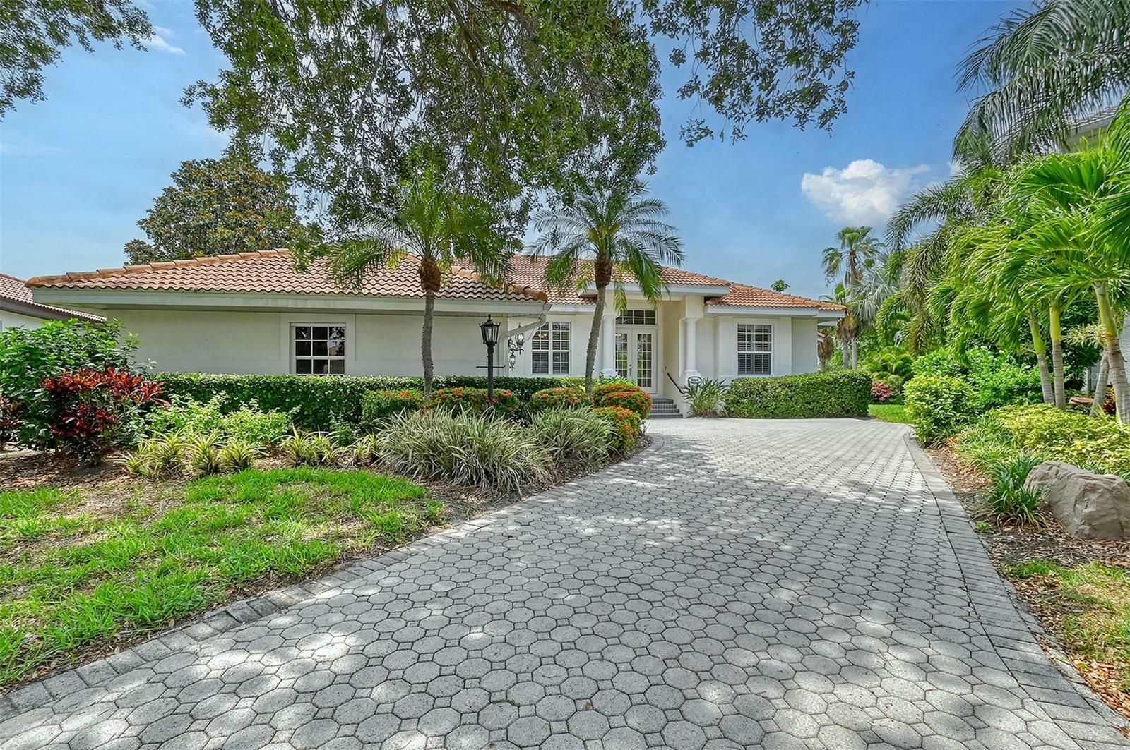 Property Photo: 5566 Siesta Estates Court FL 34242