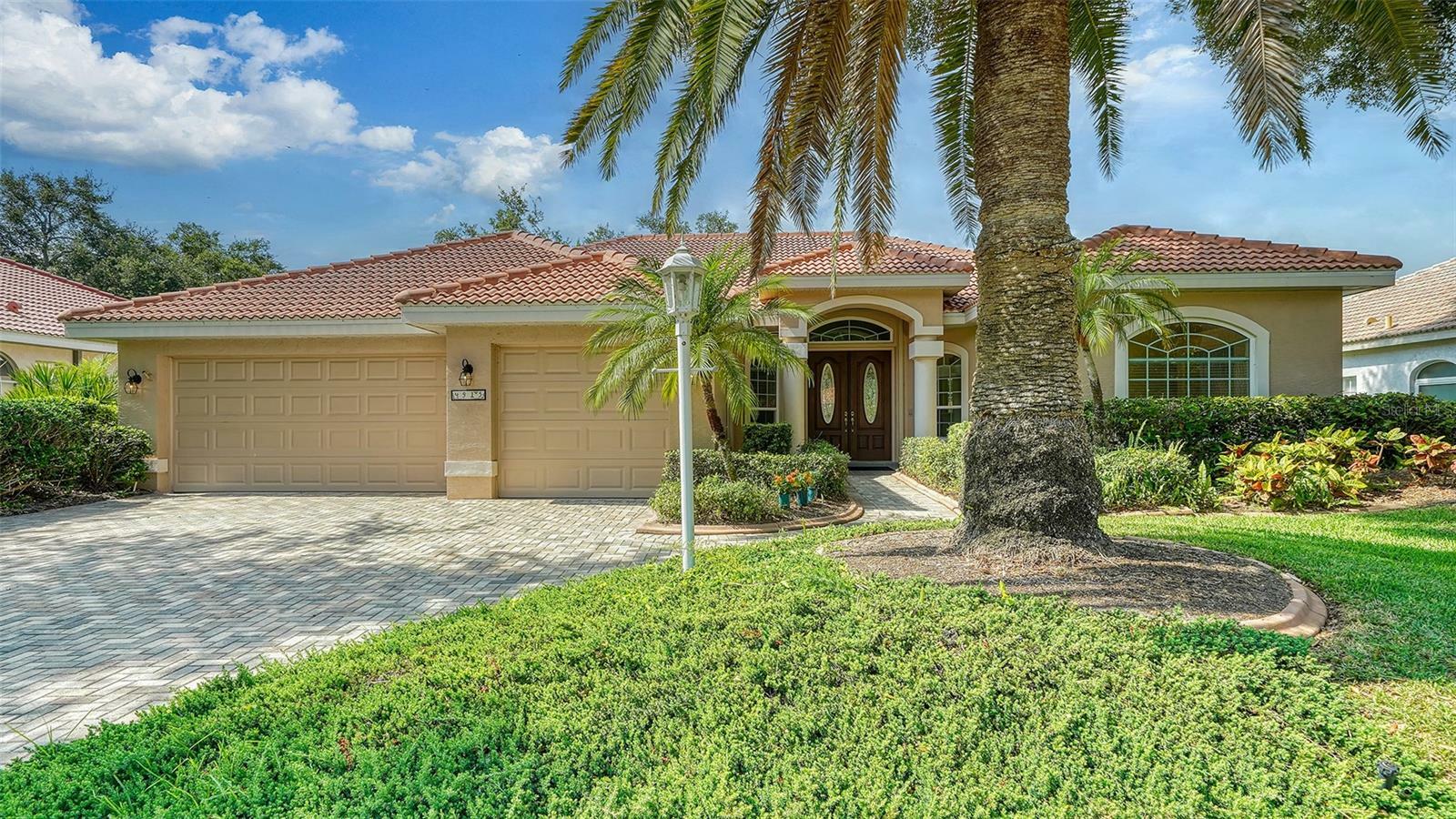 Property Photo:  4915 Old Oakleaf Drive  FL 34233 