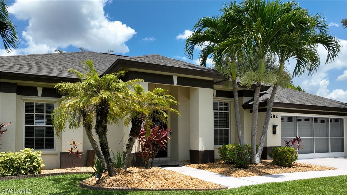 Property Photo:  582 Chamonix Avenue S  FL 33974 