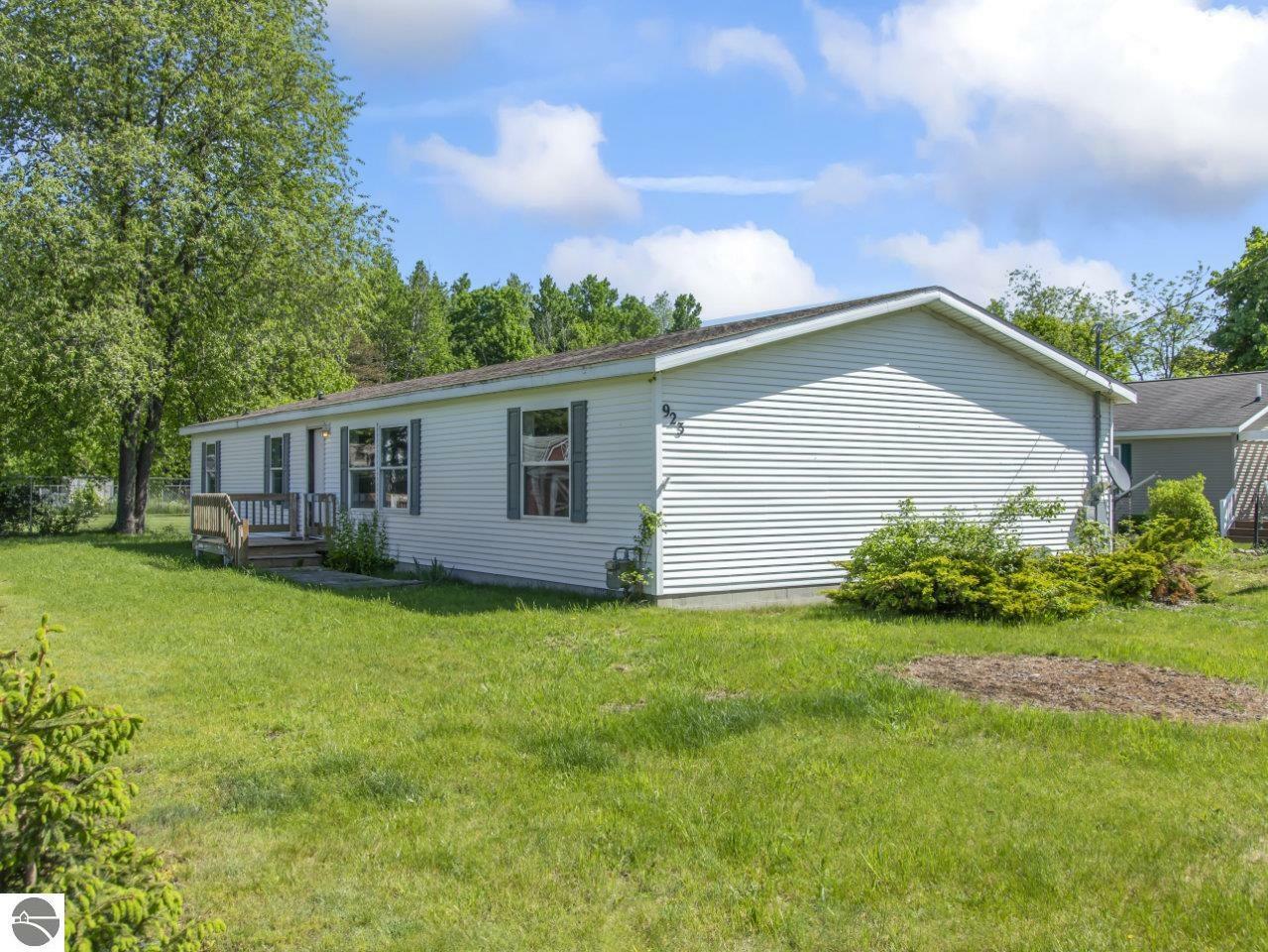 Property Photo: 923 Hall Avenue MI 49635