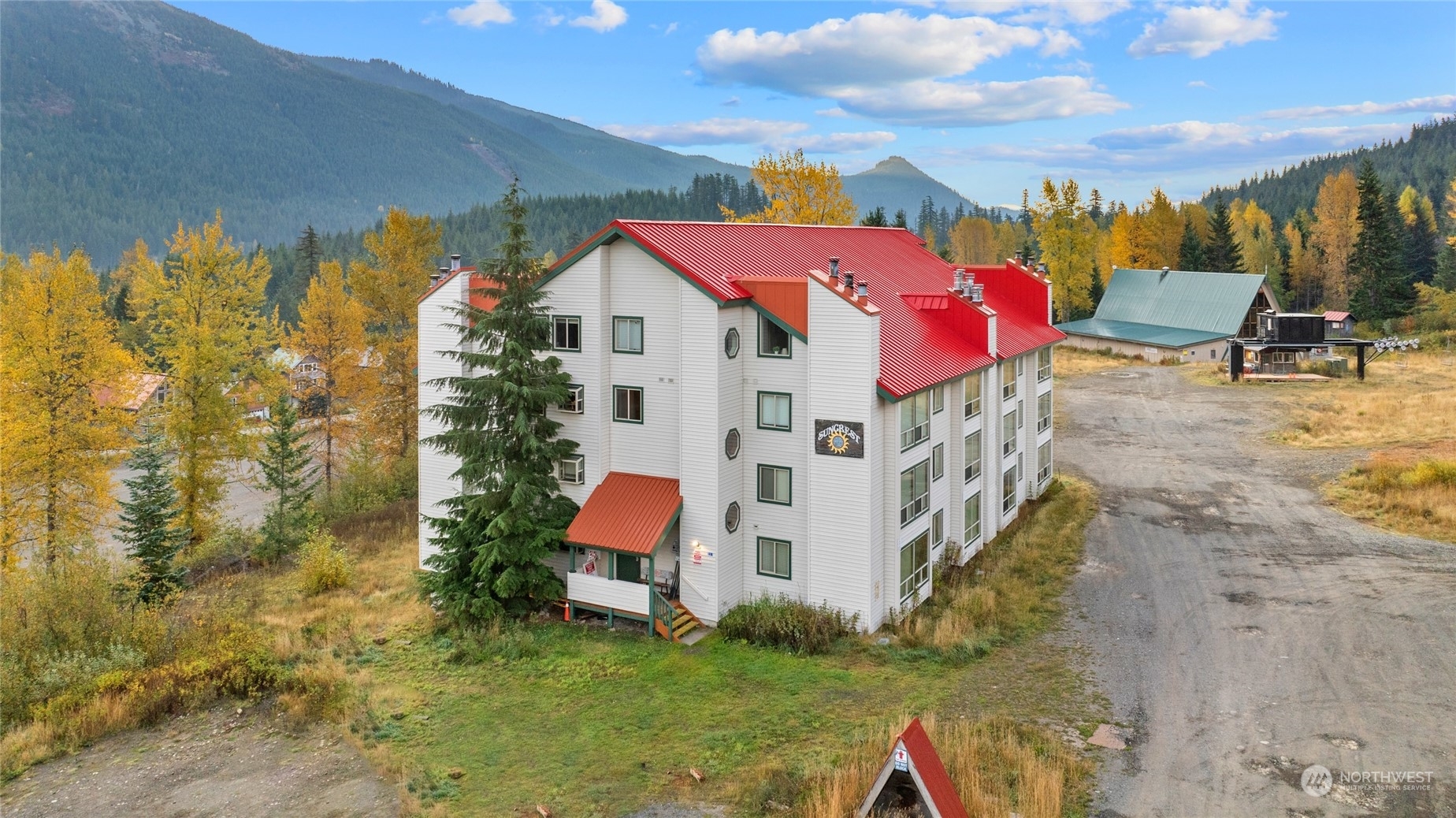 Property Photo: 221 E Hyak Drive 402 WA 98068