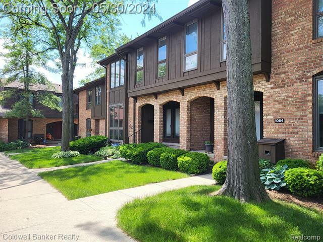 Property Photo:  1086 Greenhills Drive  MI 48105 