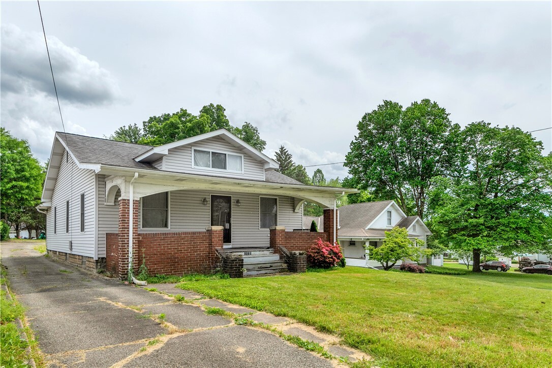 Property Photo: 1639 Hancock Ave PA 15613