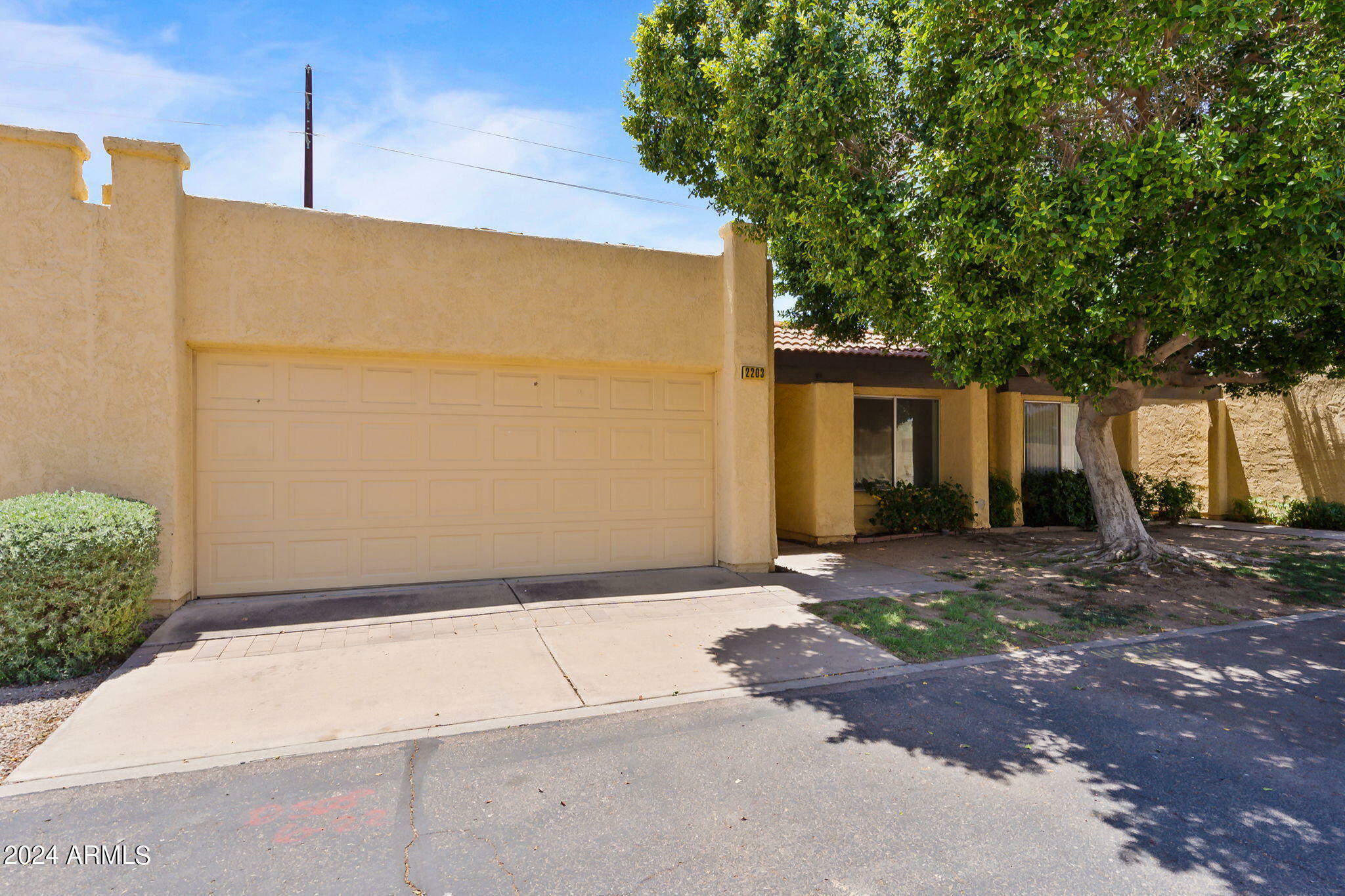 Property Photo:  2203 W Claremont Street  AZ 85015 