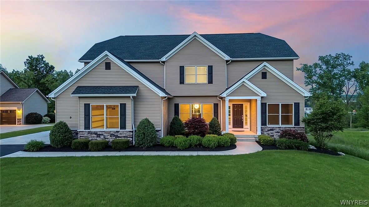 Property Photo:  9 Aaron Trail  NY 14127 