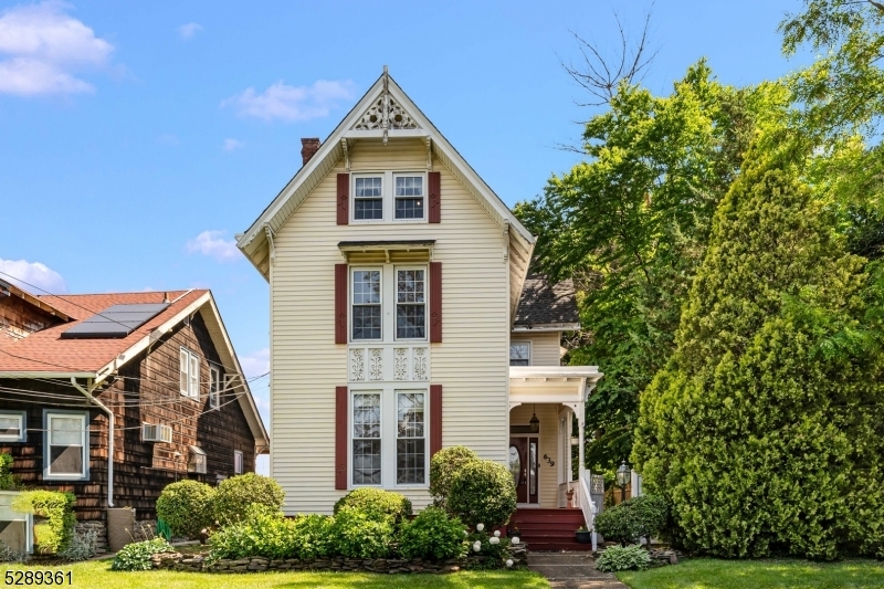 Property Photo: 639 Wyoming Ave NJ 07208