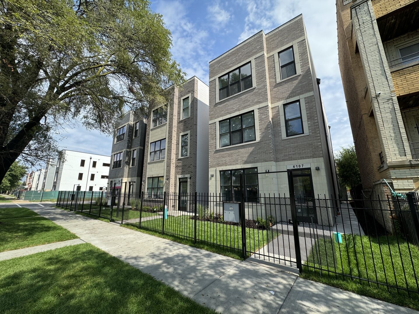 Property Photo: 4107 S Prairie Avenue 2 IL 60653