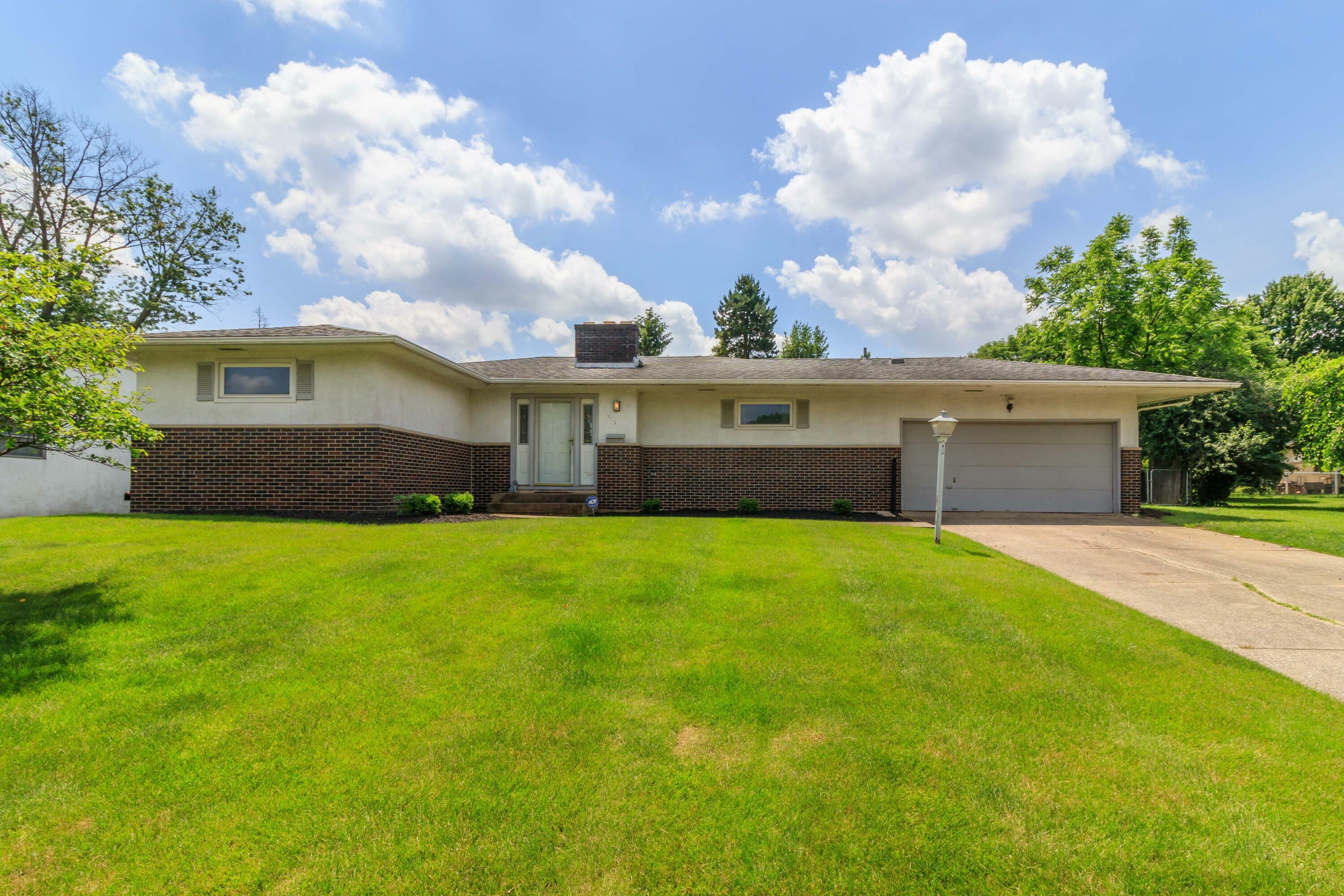 Property Photo:  813 Stinson Drive  OH 43214 