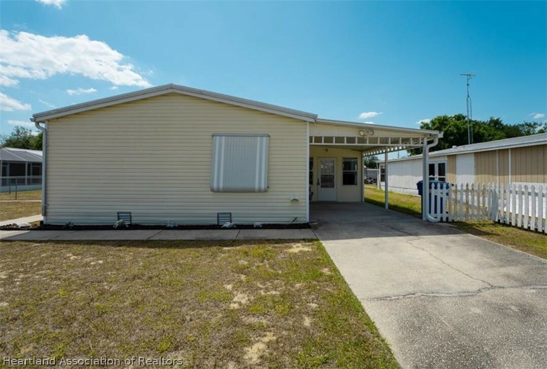 Property Photo:  6511 Old Oak Avenue  FL 33876 