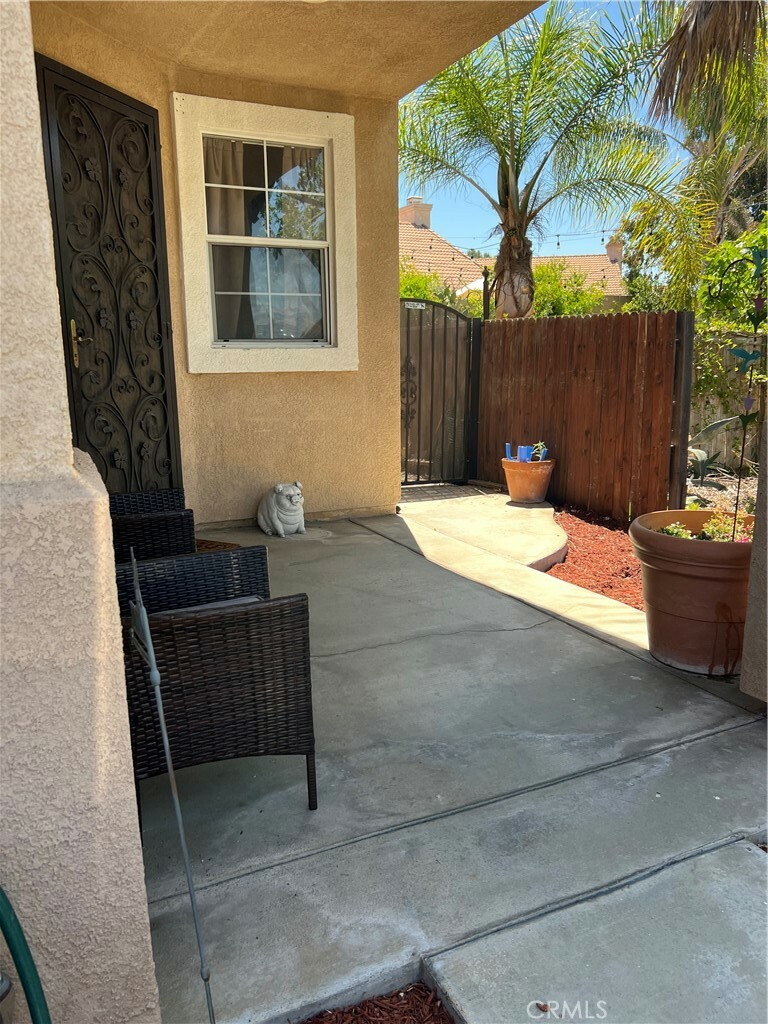 Property Photo:  1084 Halstead Way  CA 92545 