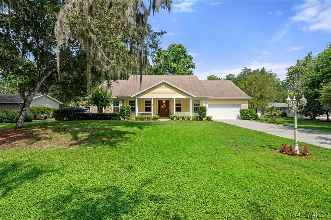 Property Photo:  9420 E Southgate Drive  FL 34450 