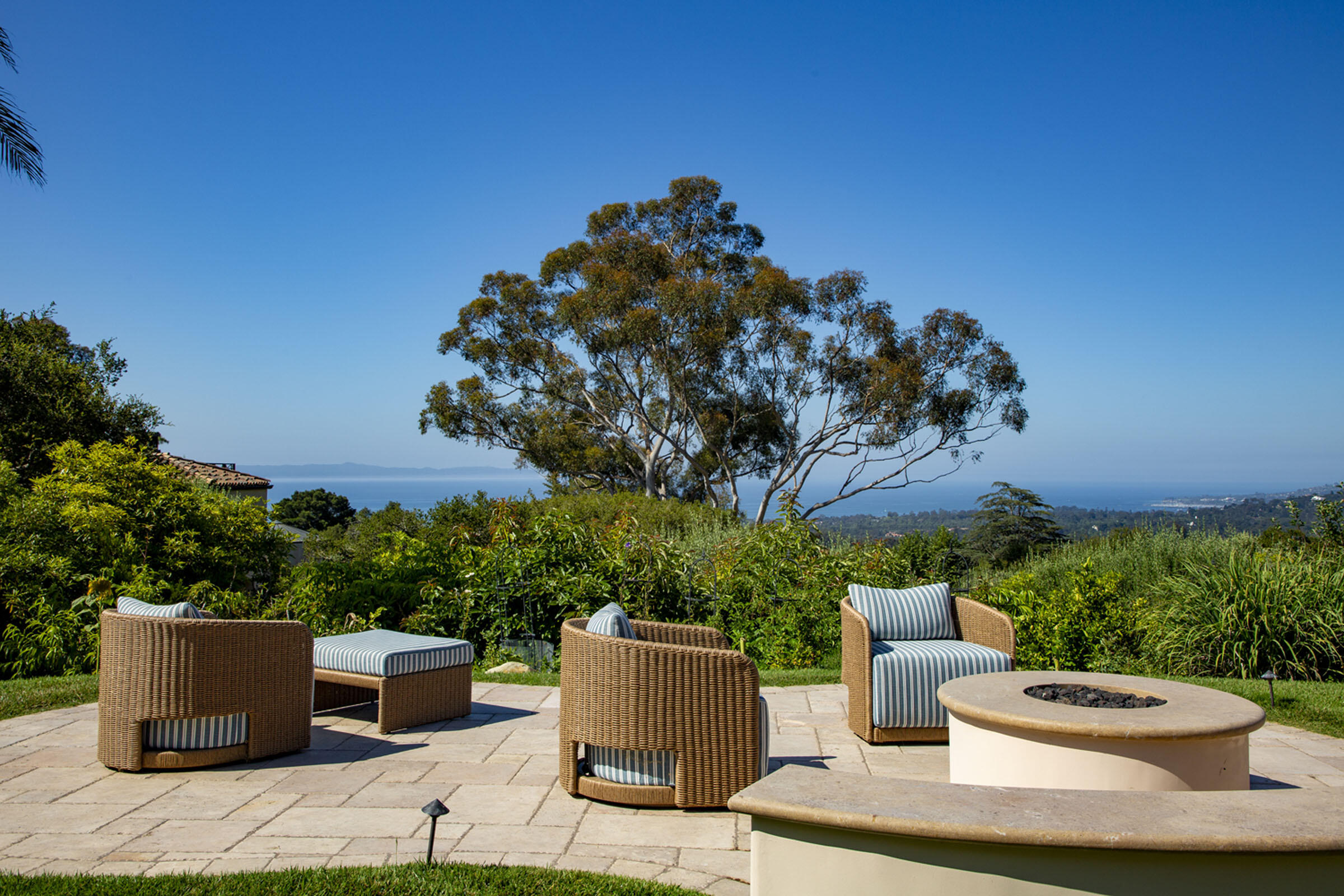 Property Photo: 890 Park Lane CA 93108