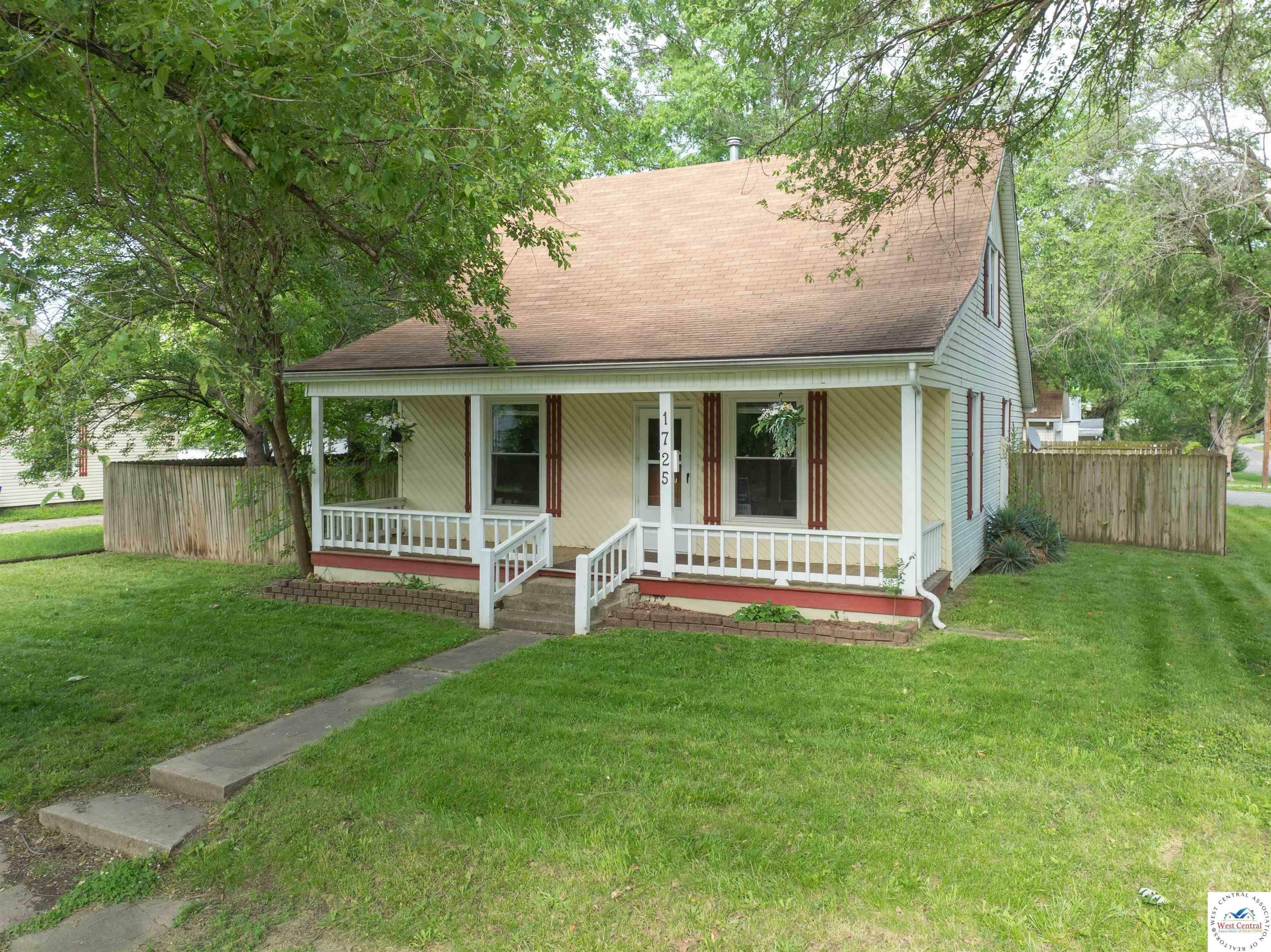 Property Photo:  1725 S Carr  MO 65301 