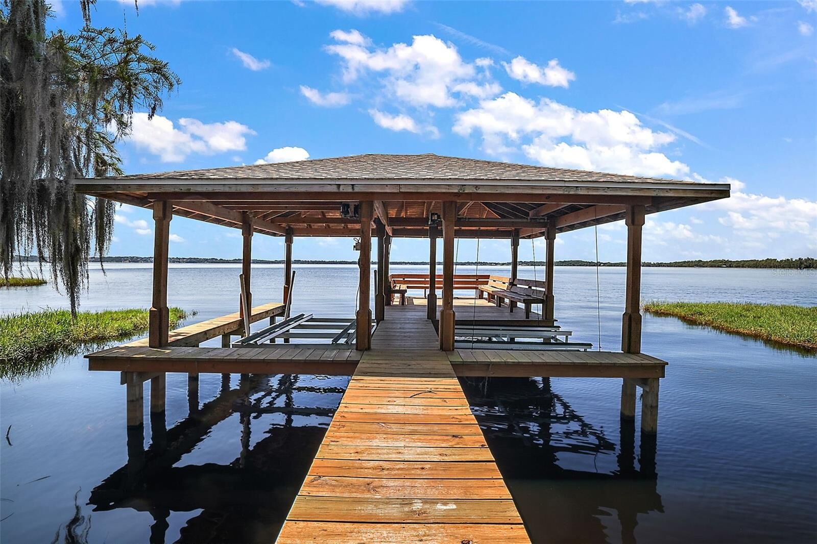 Property Photo: 1261 W Lakeshore Drive FL 34711