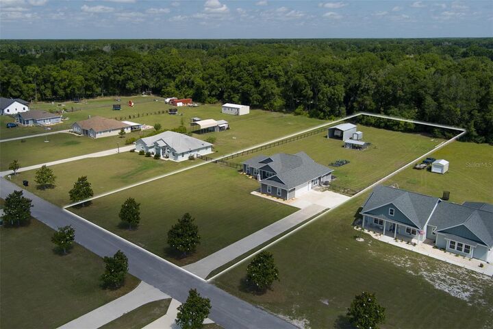 Property Photo: 25078 NW 143rd Road FL 32643