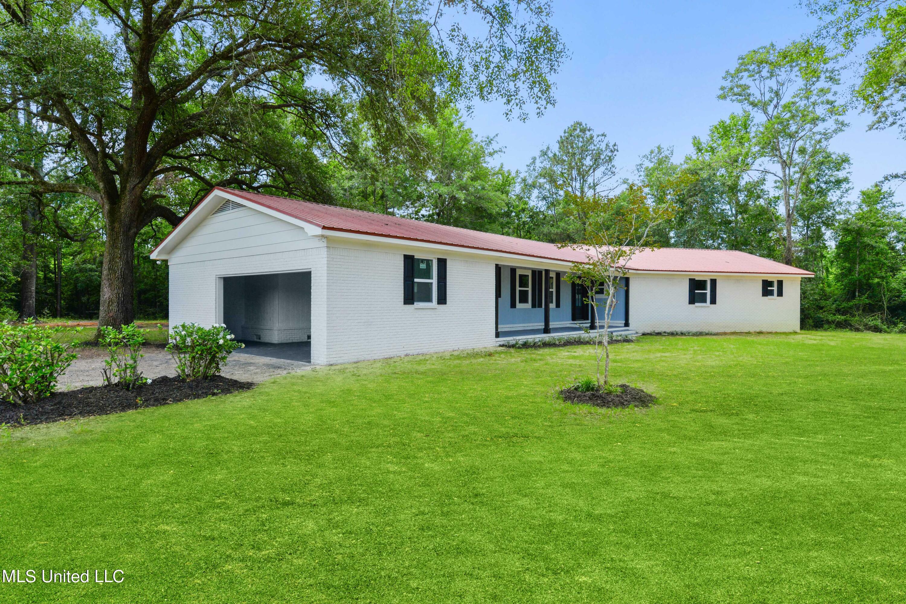 Property Photo:  116 James Road  MS 39452 