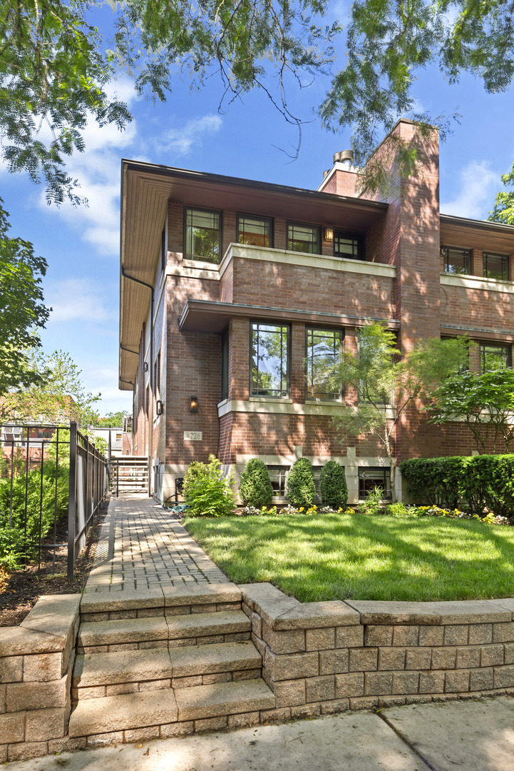 Property Photo: 4226 N Greenview Avenue IL 60613