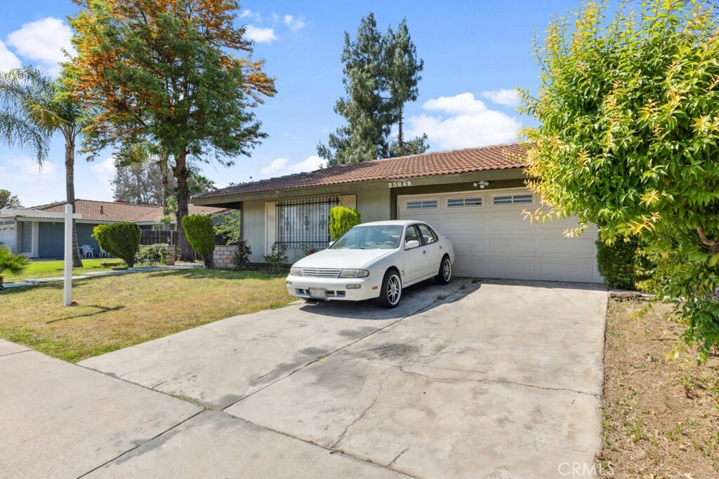 Property Photo: 23848 Dracaea Avenue CA 92553