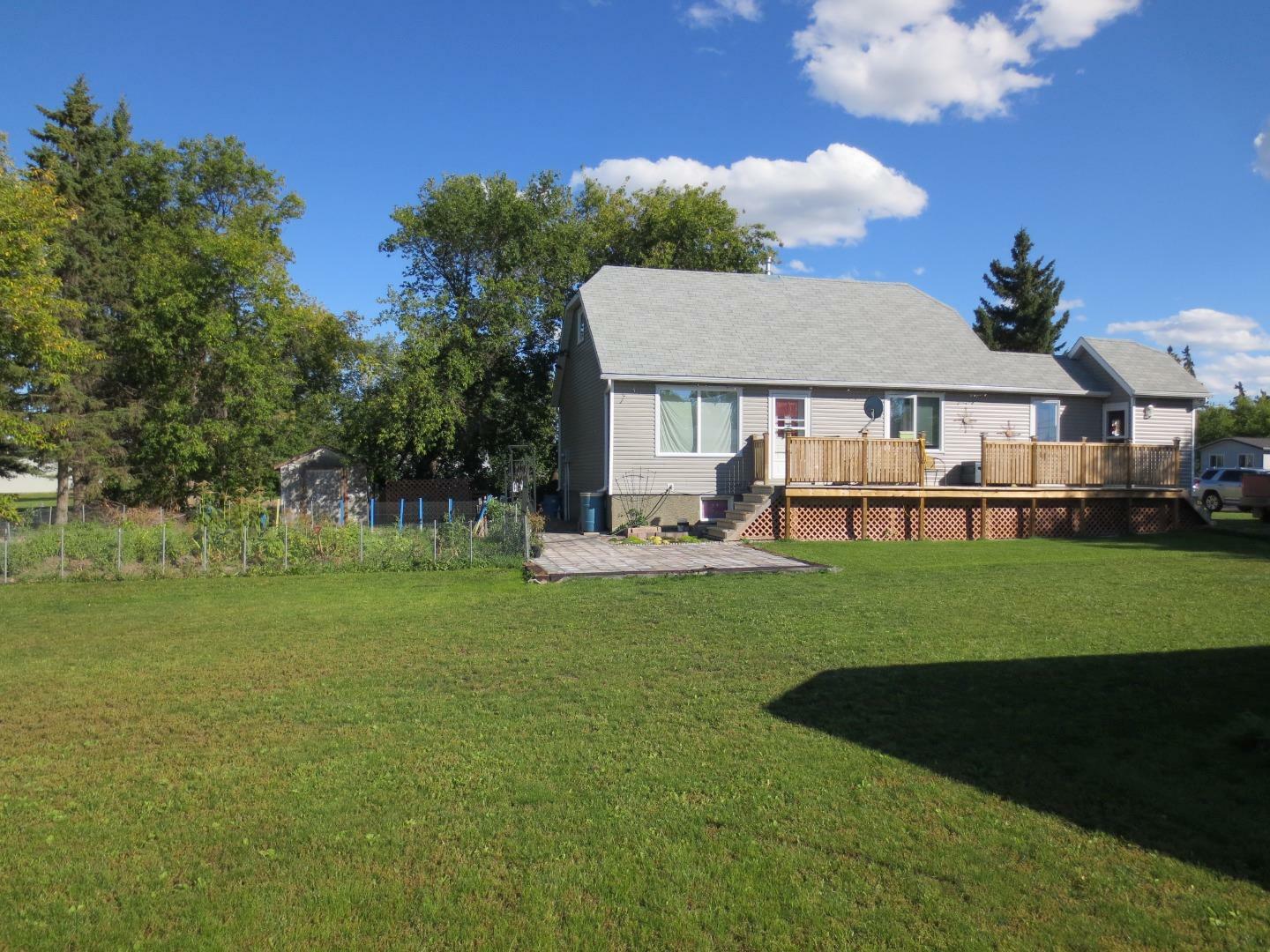 Property Photo:  214 2nd Ave West  SK S0M 1M0 