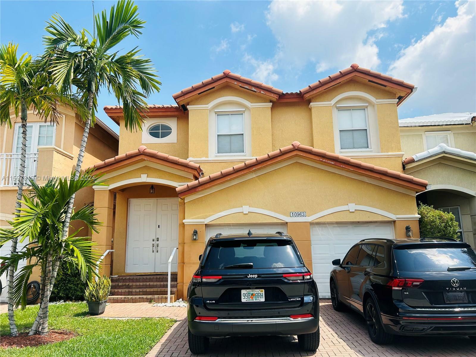 Property Photo:  10963 NW 87th Ln  FL 33178 