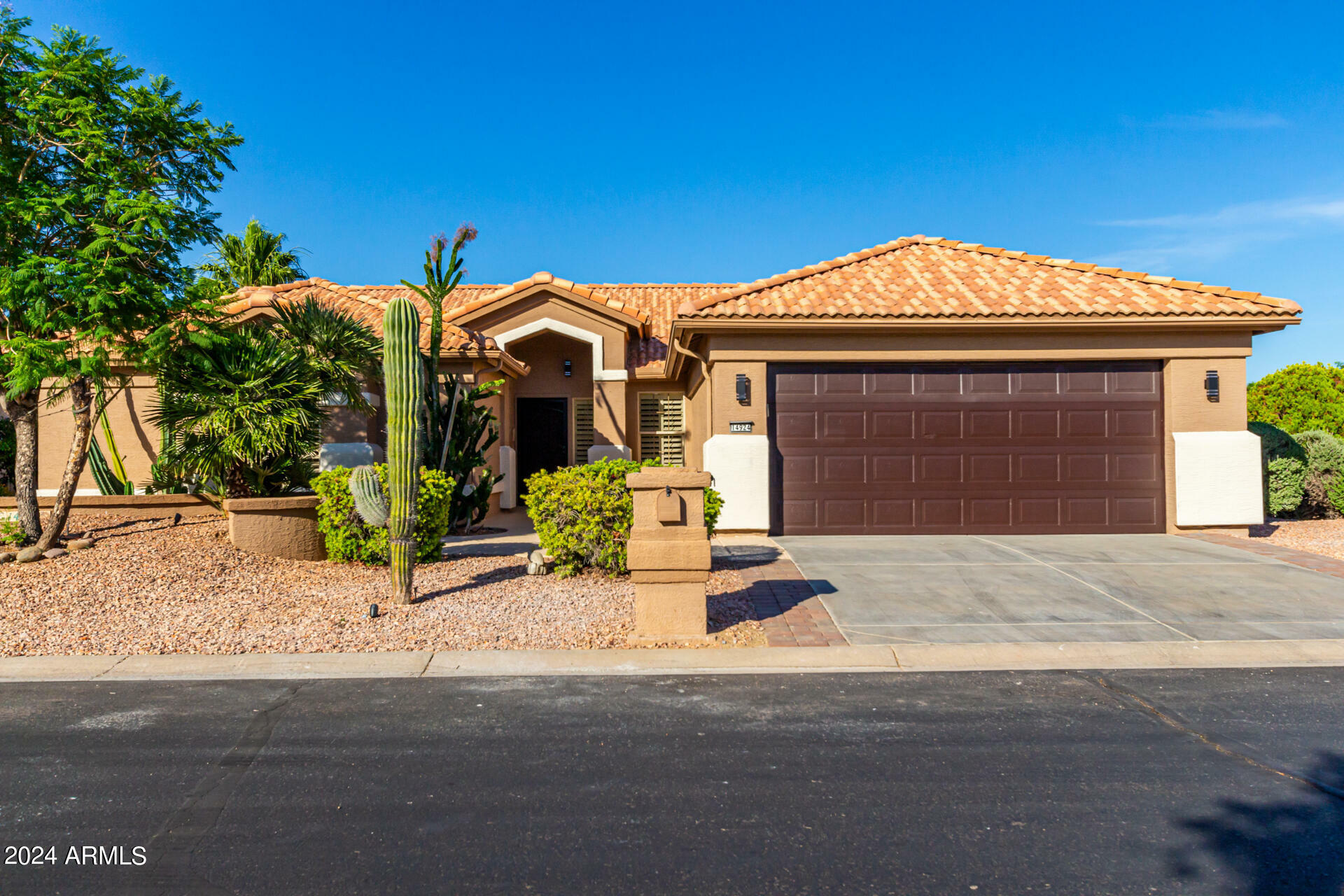 Property Photo:  14924 W Whitton Avenue  AZ 85395 