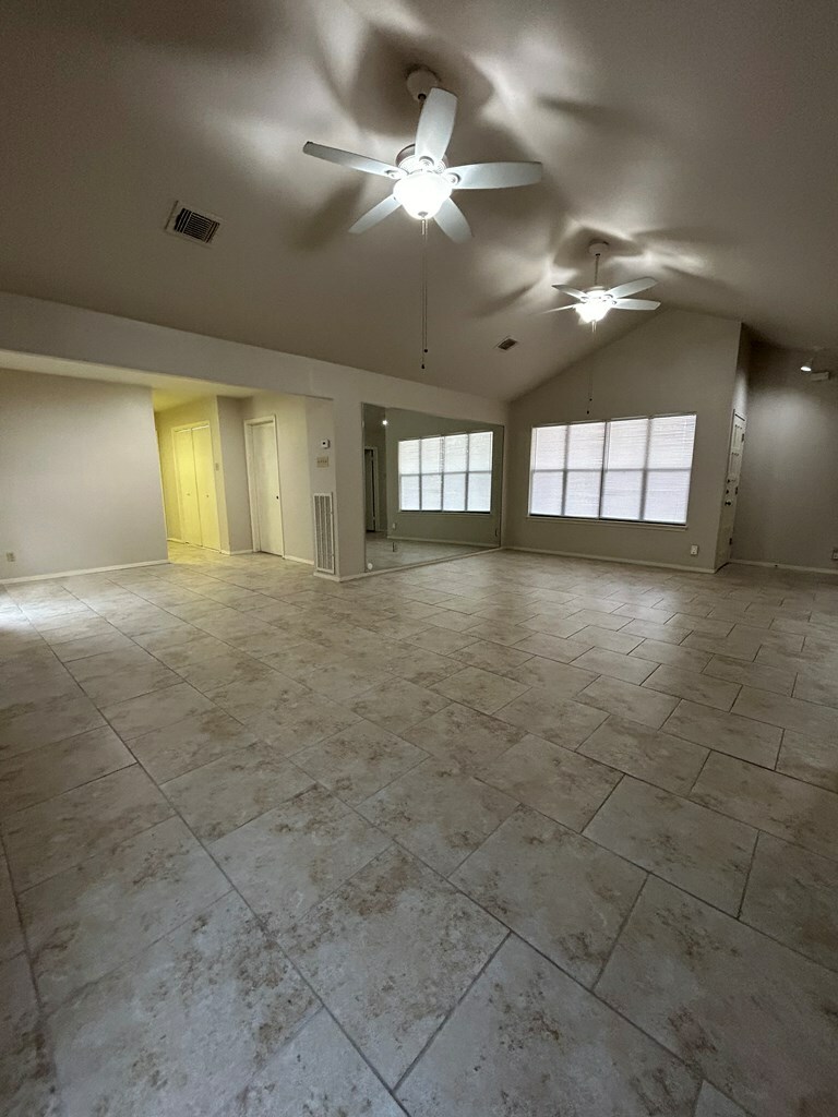 Property Photo:  250 Old Oaks Path  TX 78028 