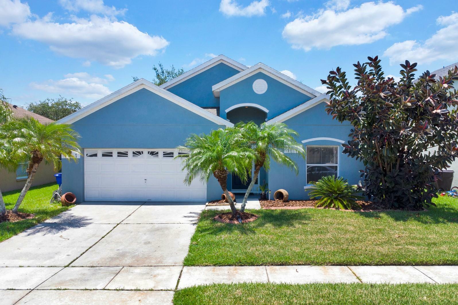 Property Photo: 643 Hacienda Circle FL 34741