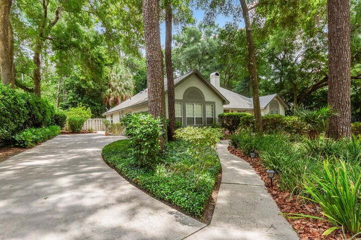 Property Photo: 8821 SW 45th Boulevard FL 32608