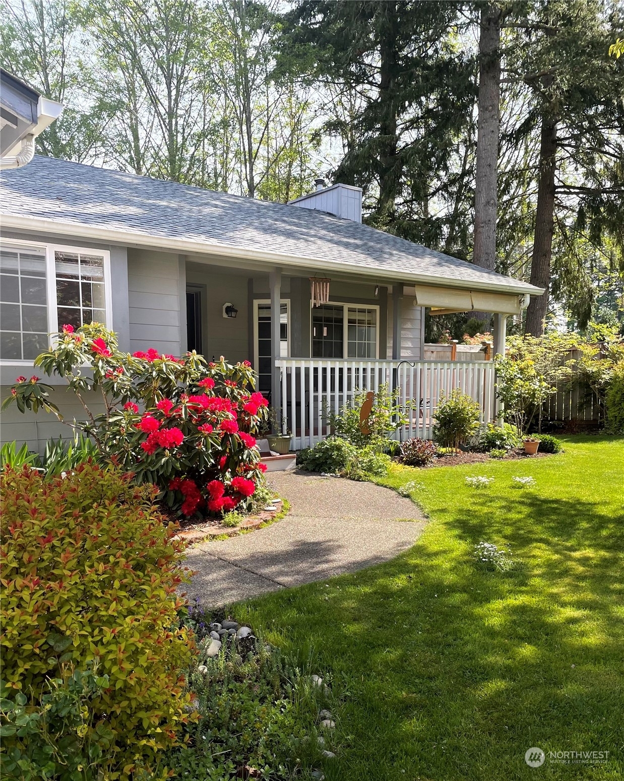 Property Photo:  1020 Kiwi Court NW  WA 98502 