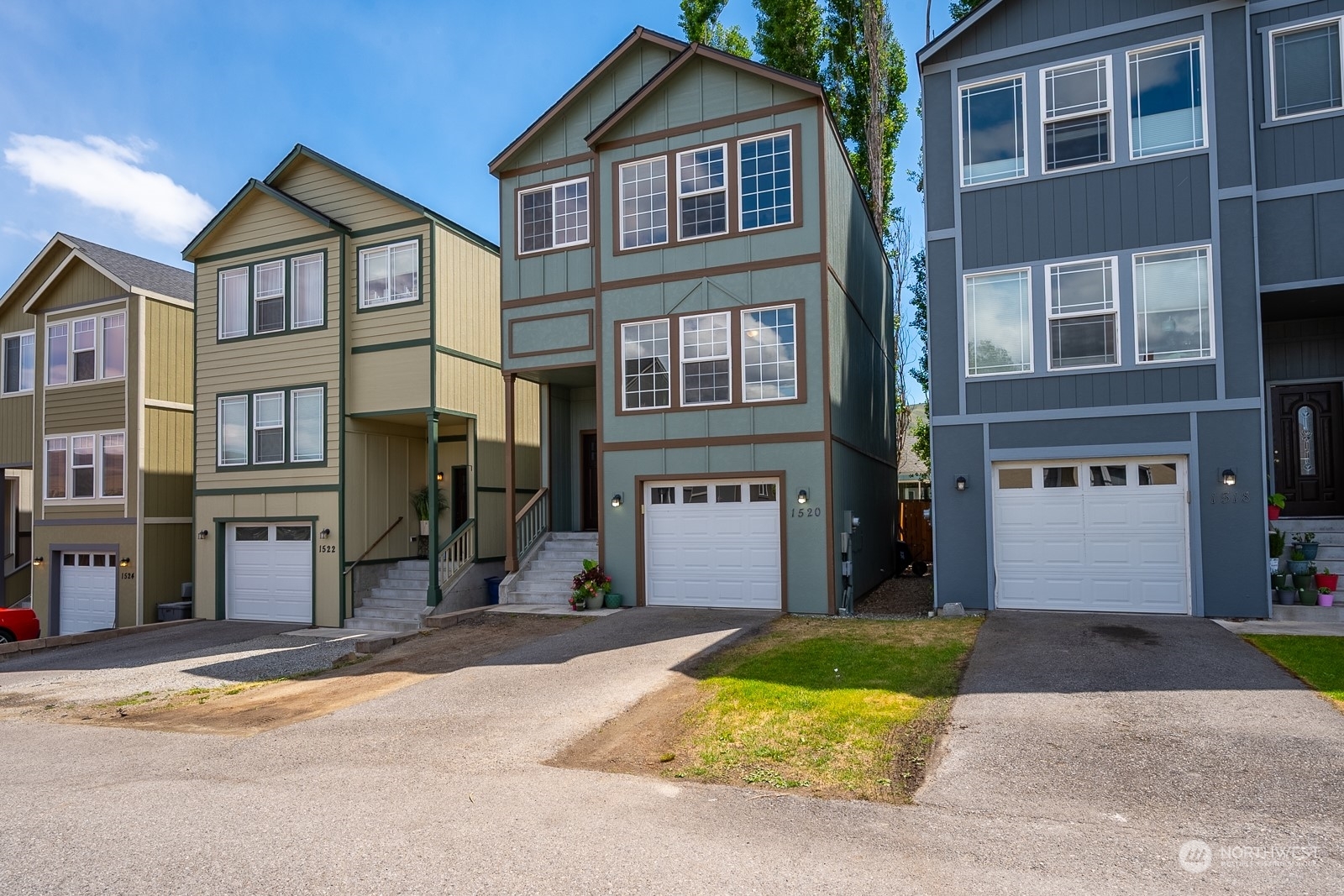 Property Photo: 1520 Historic Lane WA 98801