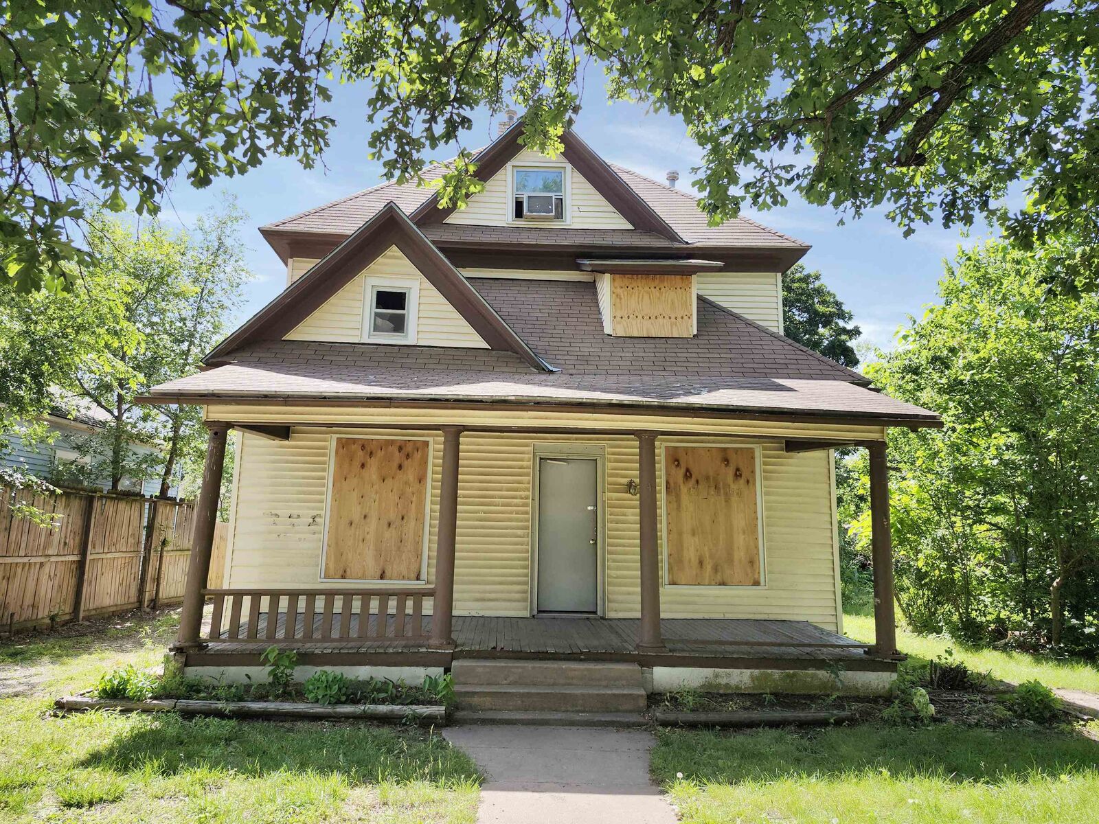 Property Photo: 241 S Green St KS 67211