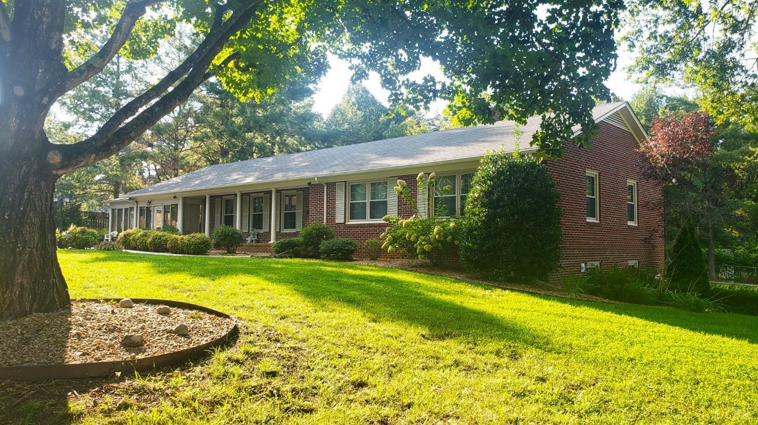 Property Photo:  622 Fairgrounds Rd  VA 23901 